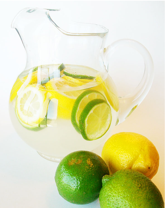 L’eau chaude citronnée le matin : mythe ou vrai coup de boost ?